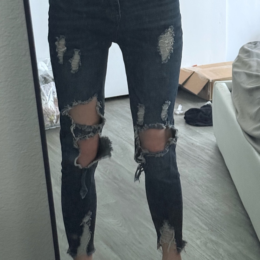 Distressed Black Women's Skinny Jeans
